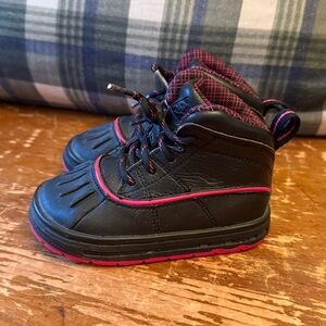 NIKE Woodside 2 High ACG Boot Black Pink Lace Up Water Resistant Size US 6C EUC